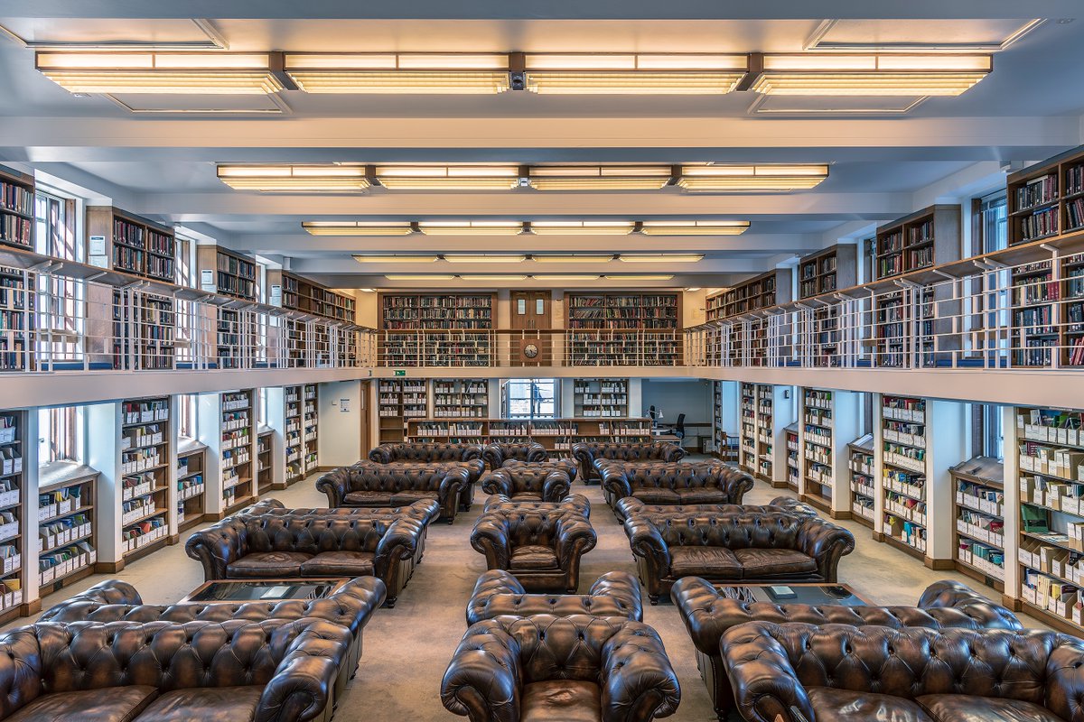 A reading and study area at a university in London #london #londoncity #londonlife #londonphotography #LondonUniversity #universitylife #university #architecturephotography #architectuurfotografie #architectuurfoto #chesterfieldsofa #architecture copyright <a href="/BobFotograaf/">Fotograafbob</a>