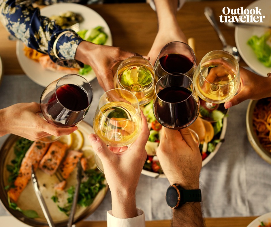 oltraveller's tweet photo. From indulgent delicacies to handcrafted cocktails, here's where you can find good food on a winter day in Delhi.
#OutlookTraveller #WinterDelhi #restrauntsDelhi #foodguide #cafeguide
https://t.co/BTPJhcRORb https://t.co/WWov9CKU3W