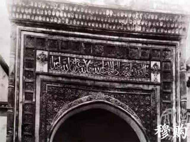 ChineseAffairs's tweet photo. مسجد العنقاء، يبلغ عمره ألف عام، على طريق تشونغشان بمدينة خانجو شرق الصين، يُقال أنه تأسس في عهد أسرة تانغ الملكية، ليصبح من أهم معالم المدينة، أُعيد ترميمه عدة مرات خلال الامبراطوريات وآخرها كان قبل أعوام، يتميز بخصائص واضحة لتكامل العمارة الصينية التقليدية مع العمارة الإسلامية https://t.co/PEZrFIf4x9