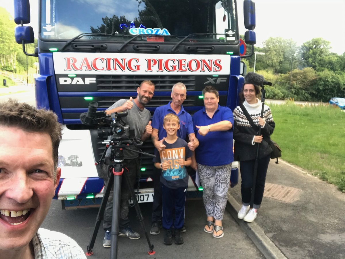 They're coming home ! 🕊️ No forget the World Cup 🥅- Harry's pigeons  ! Enormous fun making this thanks to all the NE fanciers for making this special exp.  BBC 1 NE &amp; Cumbria 7.30 Fri iplayer later bbc.co.uk/programmes/m00… 
BBC online:-
bbc.co.uk/news/av/uk-eng…
#weareengland