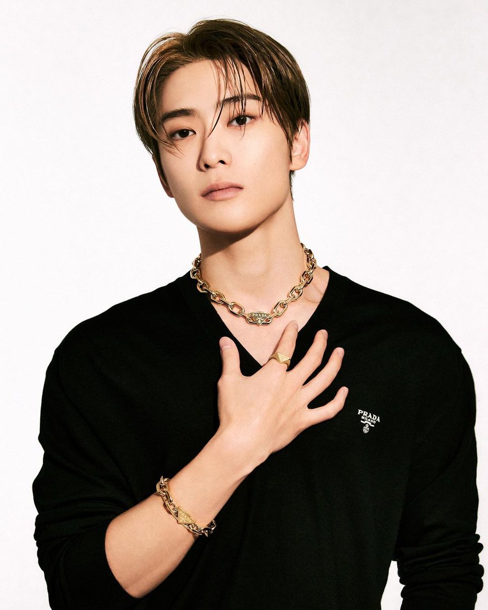 IvyAshwini's tweet photo. 🖤🖤🖤🖤🖤🖤
#JAEHYUN #NCT #재현 #PradaxJaehyun #PradaFineJewelry @Prada https://t.co/dKdchwWrgM