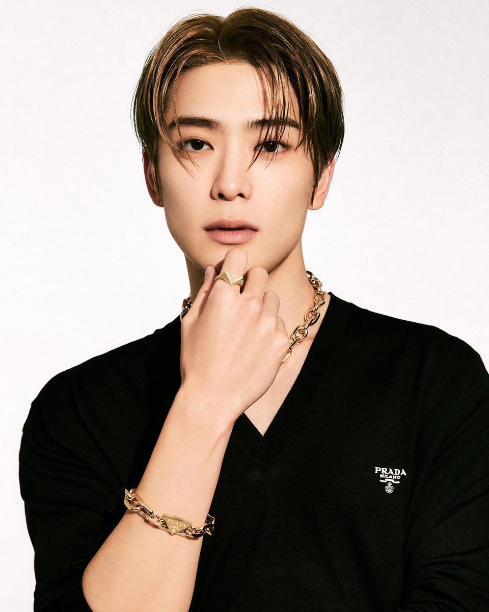 IvyAshwini's tweet photo. 🖤🖤🖤🖤🖤🖤
#JAEHYUN #NCT #재현 #PradaxJaehyun #PradaFineJewelry @Prada https://t.co/dKdchwWrgM