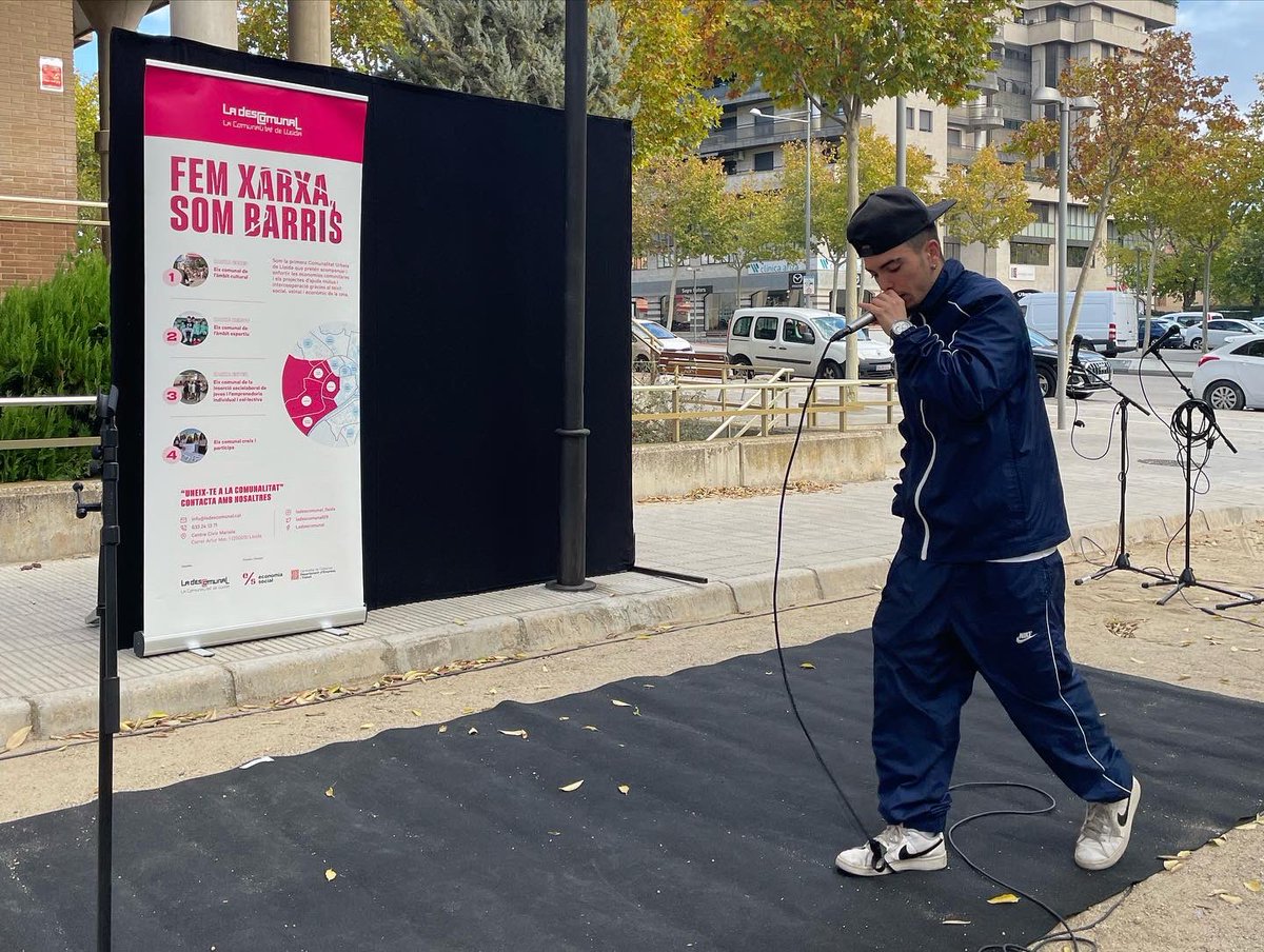 ladescomunal09's tweet photo. 🤸🏽La descomunal surt al Carrer!
🎤Durant tot el matí ens trobem a la plaça Josep Estadella per oferir-vos diferents activitats participatives per donar a conèixer artistes de la zona!
#FemxarxaSombarris #comunalitatsurbanes #comunalitats #Lleida #ladescomunal https://t.co/mvm1fUpKjX