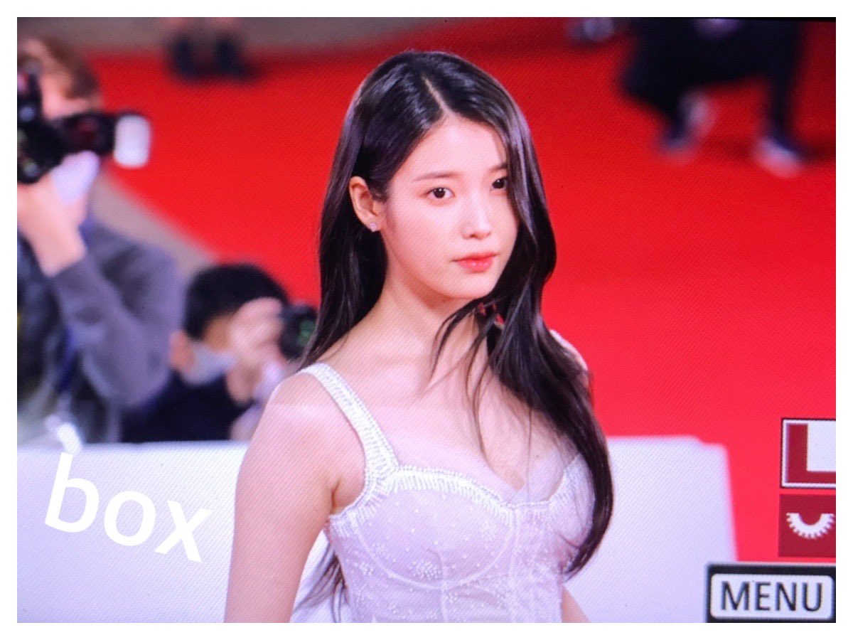 boxgame3's tweet photo. 221125 청룡영화상 레드카펫 아이유 프리뷰 https://t.co/kl1Yl7ohsG