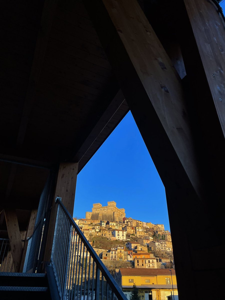 ☀️Un’incantevole vista dalla Scuola Primaria G. D’Annunzio.☀️
Foto di <a href="/luciana_taccone/">Luciana</a> 

#celano #abruzzo #italia 
<a href="/paesaggiabruzzo/">Paesaggi d'Abruzzo</a> <a href="/visitabruzzo/">visitabruzzo</a> <a href="/TgrRaiAbruzzo/">Tgr Rai Abruzzo</a> @rete8news <a href="/viabilitasdp/">Strada dei Parchi Viabilità</a> @il_centro @ilcapoluogo <a href="/paesionline/">PaesiOnLine</a>