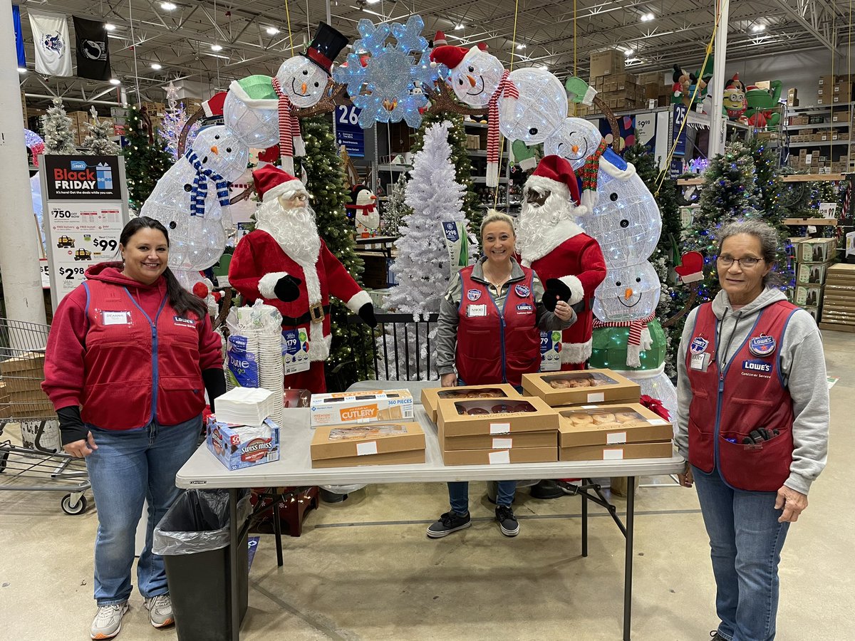 Store #439 ready to serve up doughnuts to customers!  #R1RocksBF