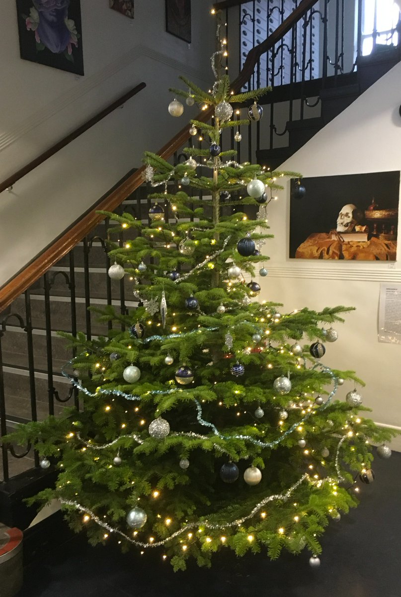 TheQueensSchool's tweet image. Christmas has arrived at Queen's Senior School! #nevertooearly #ChristmasTree #notlongtogo 😀🎄🥰