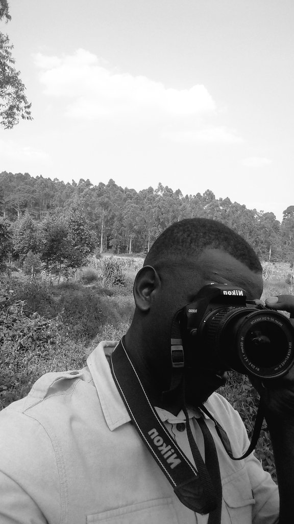 FredrickMukuye's tweet photo. Life is all about what you priotizr and focus on because it makes you just like the photo displays the focus of the photographer 
#abandantafrica
#aayc2022 
#africamyhomemyfuture
@MutebiM95446441 @ndagirejjwrite1 @namu_sandra @StellagraceN @EllyMemes_ https://t.co/RdDuYbkTes