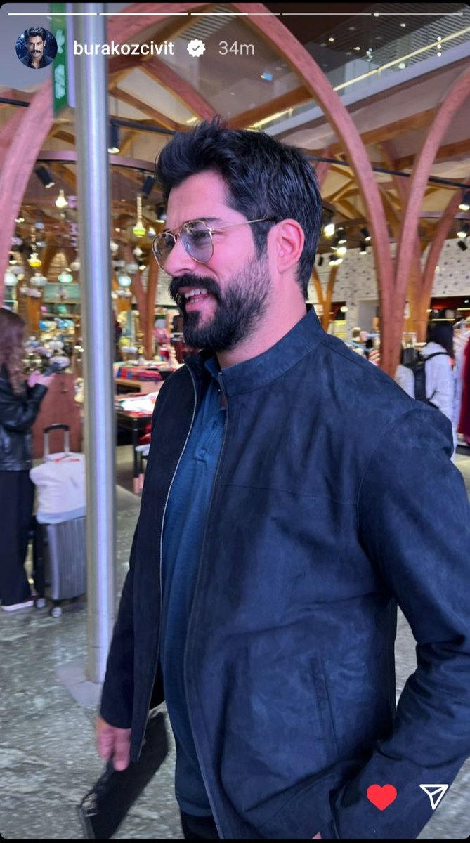 AtifaIslam's tweet photo. This look💙💙 #BurakÖzçivit https://t.co/ohZTxqjp61
