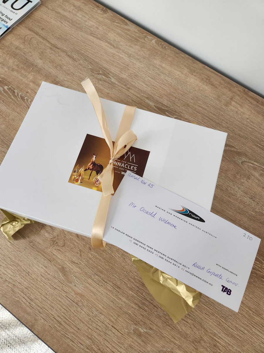 Class touch from @OfficialRWWA to not only organise my whole weekend <a href="/PerthRacing/">Perth Racing</a> but then leave a bottle in the hotel too 😊 Thank you!