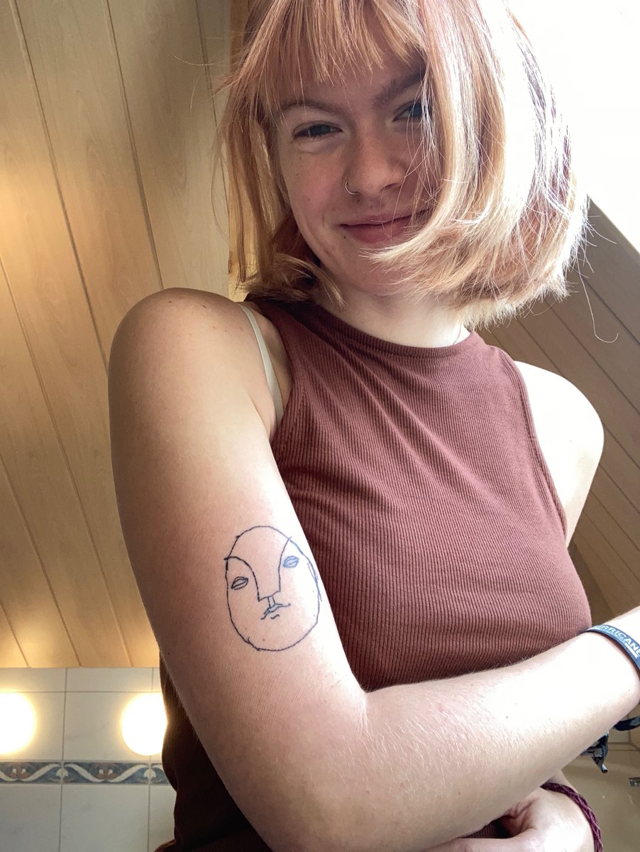 ems_dr's tweet photo. Ich darf mich glücklich schätzen, die Zusammenarbeit von zwei ganz wunderbaren Menschen jetzt permanent mit mir rumzutragen! @kommalose @JakoJokomo , es war super schön, mit euch zu schnacken, und nochmals vielen Dank!🧡 https://t.co/ZHMiArMsDB