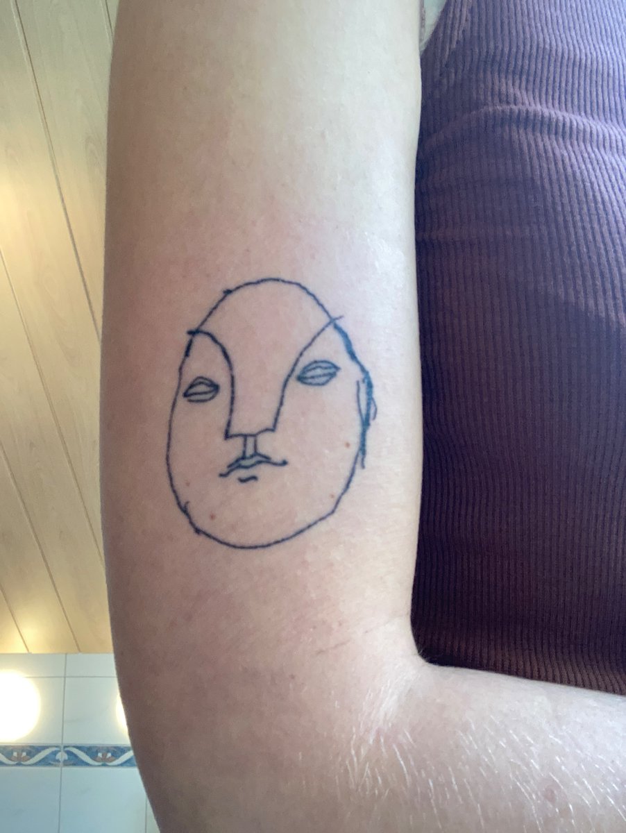 ems_dr's tweet photo. Ich darf mich glücklich schätzen, die Zusammenarbeit von zwei ganz wunderbaren Menschen jetzt permanent mit mir rumzutragen! @kommalose @JakoJokomo , es war super schön, mit euch zu schnacken, und nochmals vielen Dank!🧡 https://t.co/ZHMiArMsDB