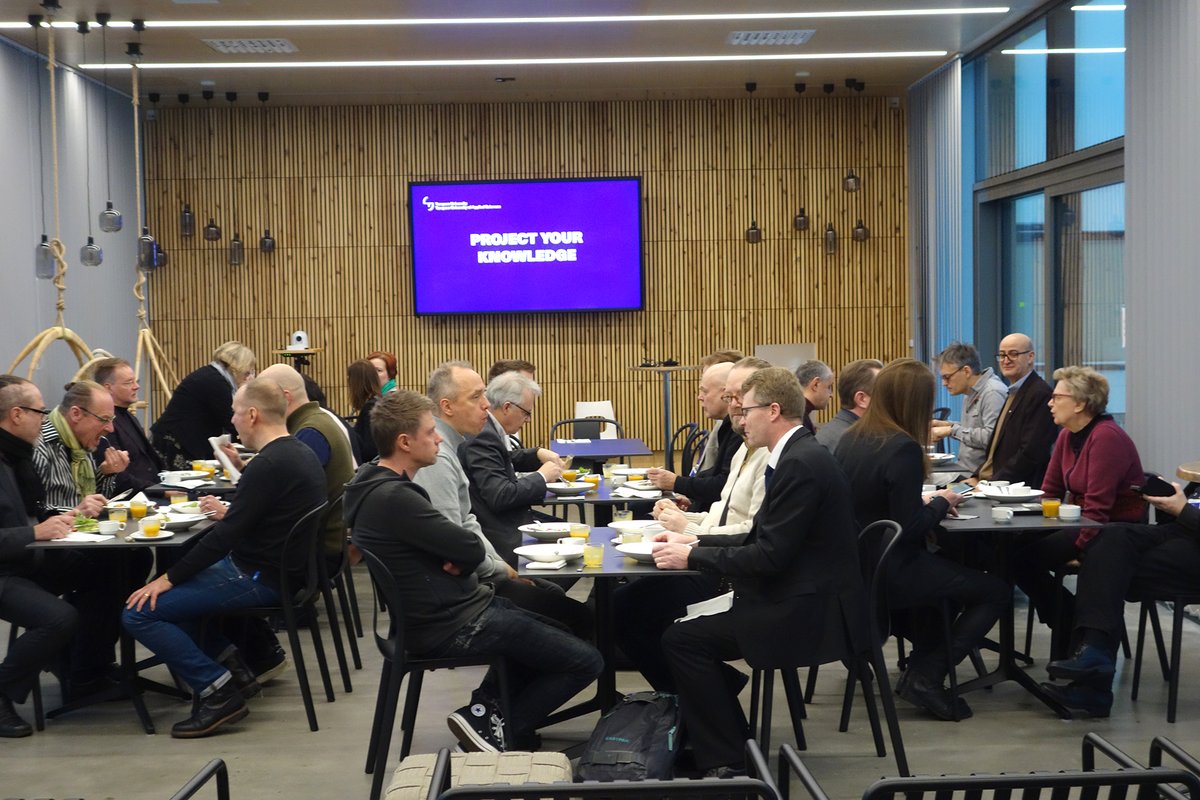 ITC_TampereUni's tweet photo. ITC:n professorikokous käynnissä #Lyhty @TampereUni https://t.co/8ecQvyekrZ