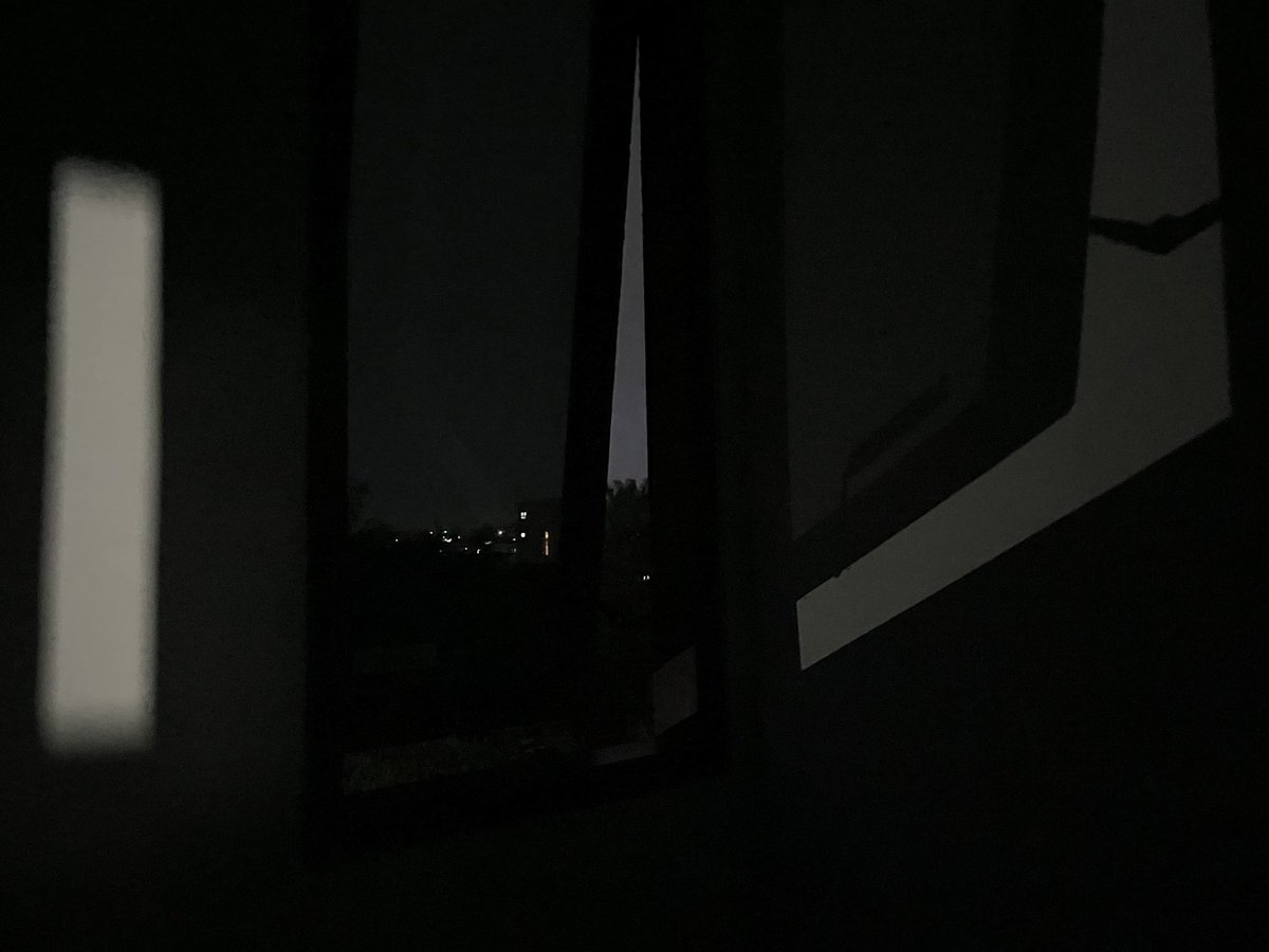 arah_mainacbar's tweet photo. My beloved window https://t.co/r3a9r6E16H