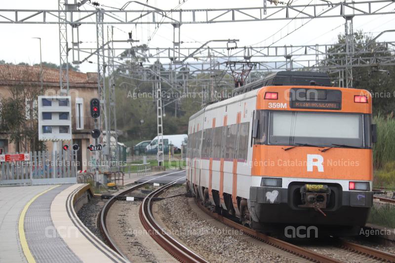 ACNgirona's tweet photo. . @territoricat adjudica la redacció de l'estudi de viabilitat del tren-tramvia a la #CostaBrava. 

La nova línia connectarà el massís de les #Gavarres i tindrà dos ramals, un d'ells a l'#aeroport @Trentramolotgir 

https://t.co/zCBfRoLIsG https://t.co/lJfZYtJOOJ