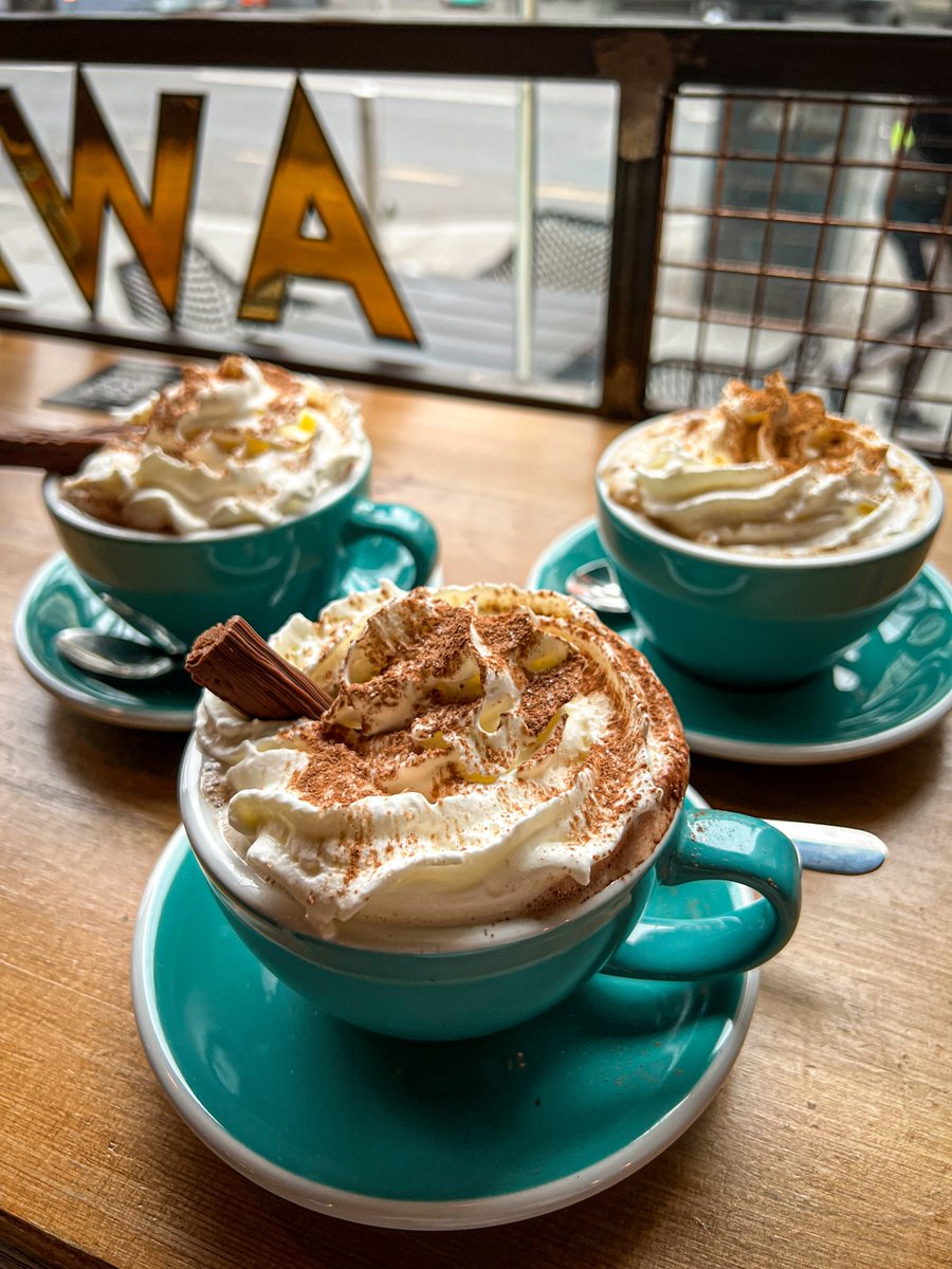 Ho Ho Ho🎅
The festive drinks have arrived. 
Mint Hot Chocolate, Gingerbread Latte, Chocolate Orange Hot Chocolate and Spiced Apple Cider Tea.☕🍫🍊🍵

#200degs #festivemenu #christmas22 #coffee #festivedrinks