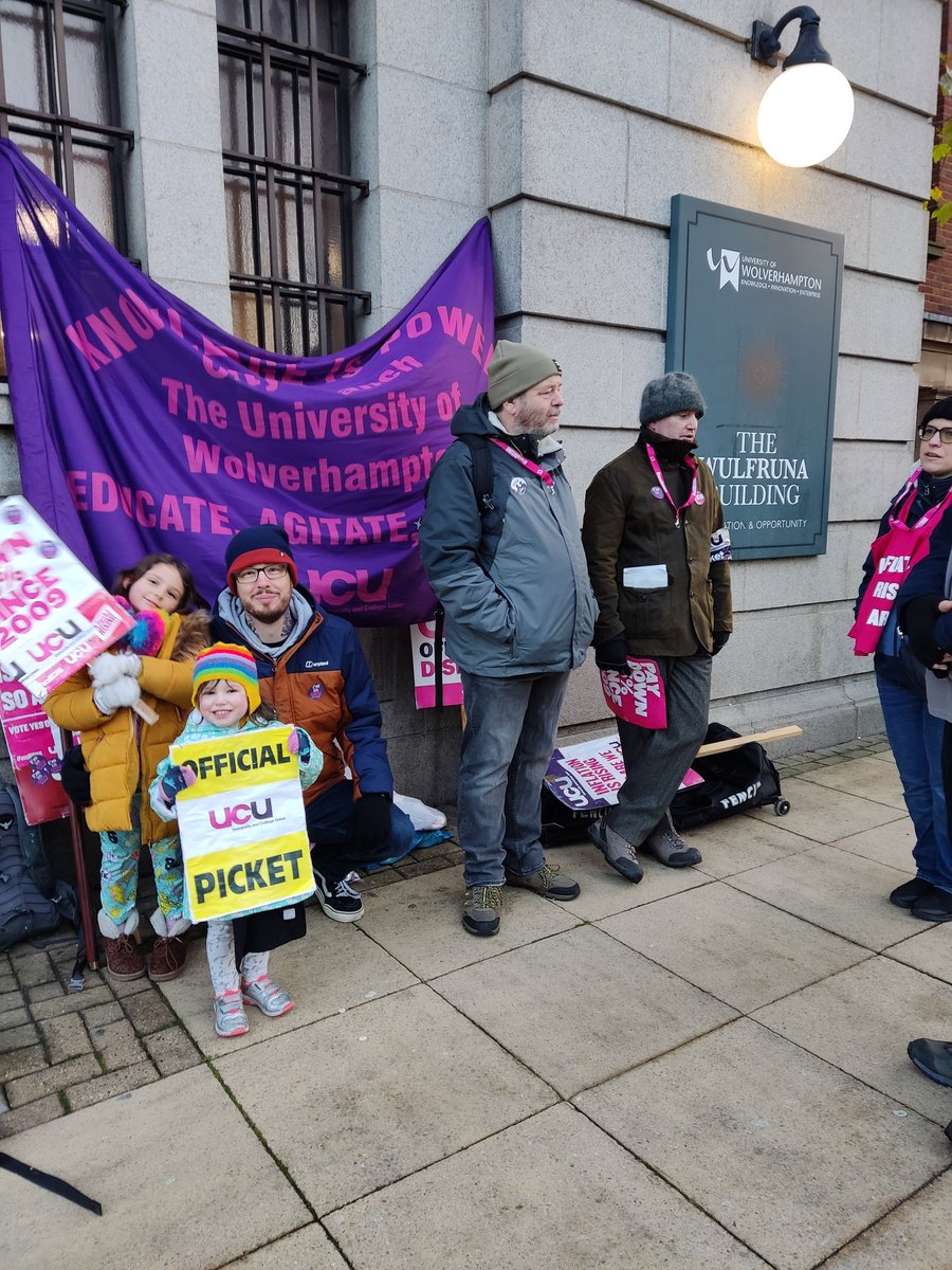 DrMichaelRees's tweet photo. Early shift on the picket with @WolvesUCU this morning before school/nursery @ucu #UCU #UCUstrike #ucuRISING https://t.co/OgGrXm2Iio