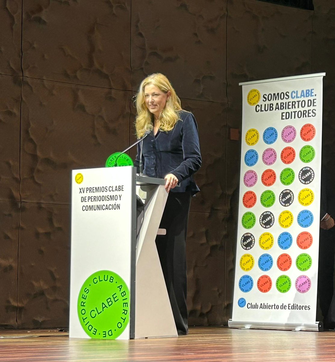 Dircom_CEOE's tweet photo. Solo tengo palabras de agradecimiento 🤩por este 'Premio al Profesional del año' de @clabe_editores #PremiosCLABE2022

Gracias a mi familia, a mi equipo, al presidente de @CEOE_ES y a mi padre por apoyarme en este camino https://t.co/LxlPpgv0WI