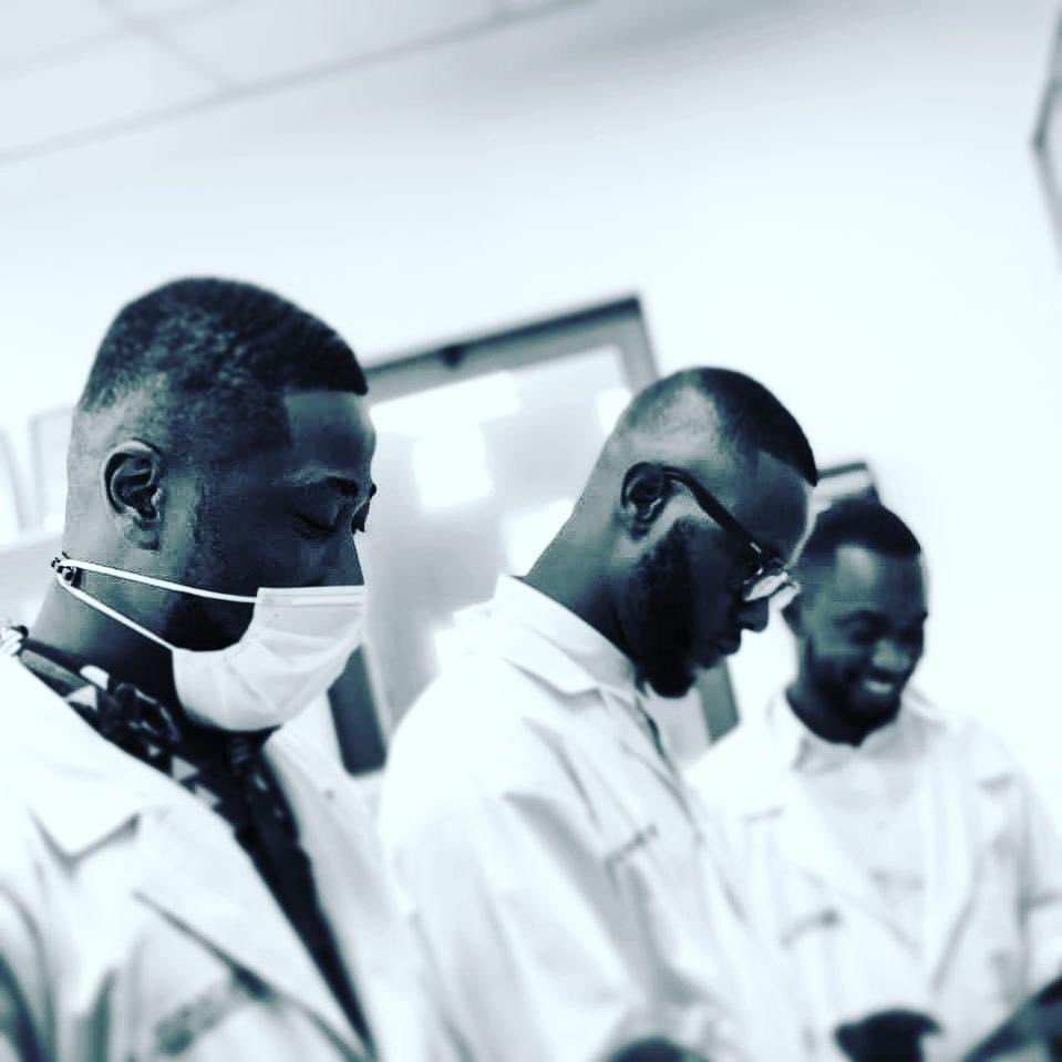 agbesikelly's tweet photo. Dear Readers:
The team at @LabVisit would like to check the blood group and haemoglobin genotype for 100 of our followers at no cost.
Location is not a problem.
Send message for details. T’s and C’s apply.
#KellyWest
#BlackFriday
#VisitTheLab https://t.co/dTxlGqJUXq