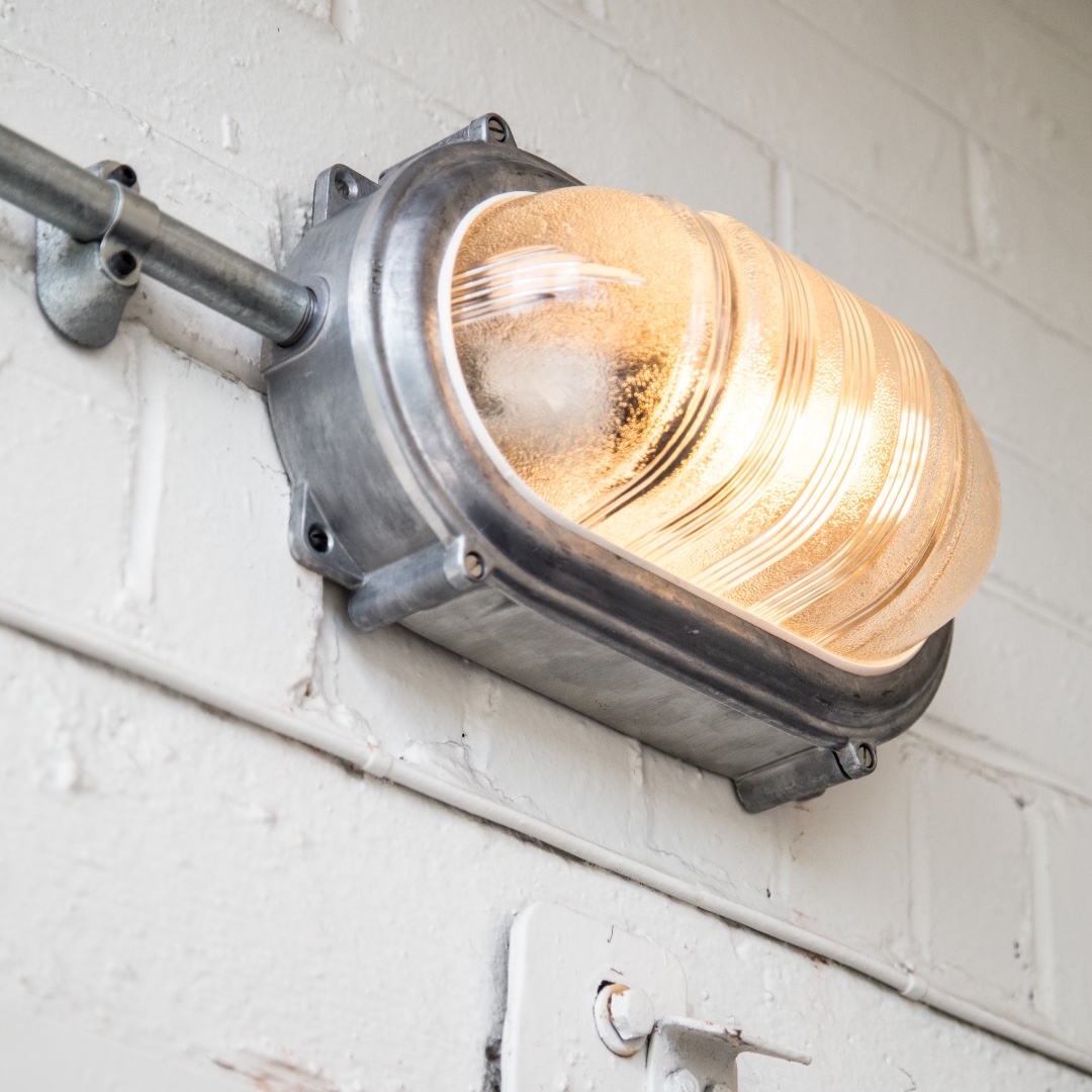 Bulkhead | Limited stock now available on Worn lighting 

What I love about #urbancottageindustries #WornLighting is... No. 97. 'Being able to finish my project under budget.'

ow.ly/MqaT50IlHke