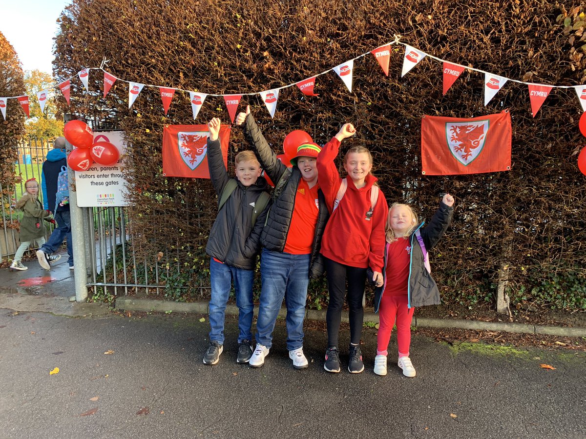 LlanFachPrm's tweet photo. We are cheering you all the way!!! C’mon Wales!! 🏴󠁧󠁢󠁷󠁬󠁳󠁿🏴󠁧󠁢󠁷󠁬󠁳󠁿 #TogetherStronger #YWalGoch #CymruAmByth #walesvsiran #FIFAWorldCup https://t.co/f8u51KYIVY