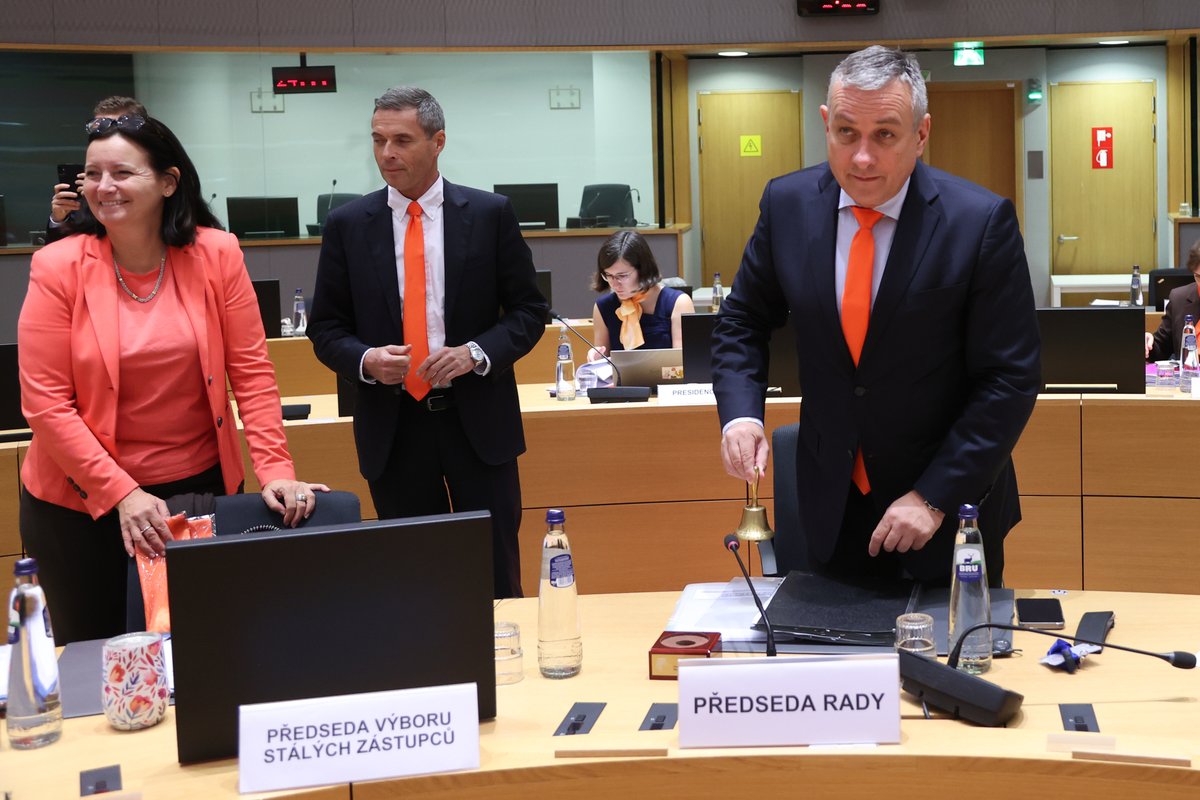 🔛 En el Día Internacional contra la Violencia de Género 🙅🏽‍♀️, la <a href="/SE_Comercio/">Secretaría de Estado de Comercio</a> Xiana Méndez y la delegación 🇪🇸, junto con las demás delegaciones 🇪🇺 del <a href="/EUCouncil/">EU Council</a>, nos unimos a la campaña #OrangetheWorld 🧡🧡🧡

#25N #SayNoStopVAW
