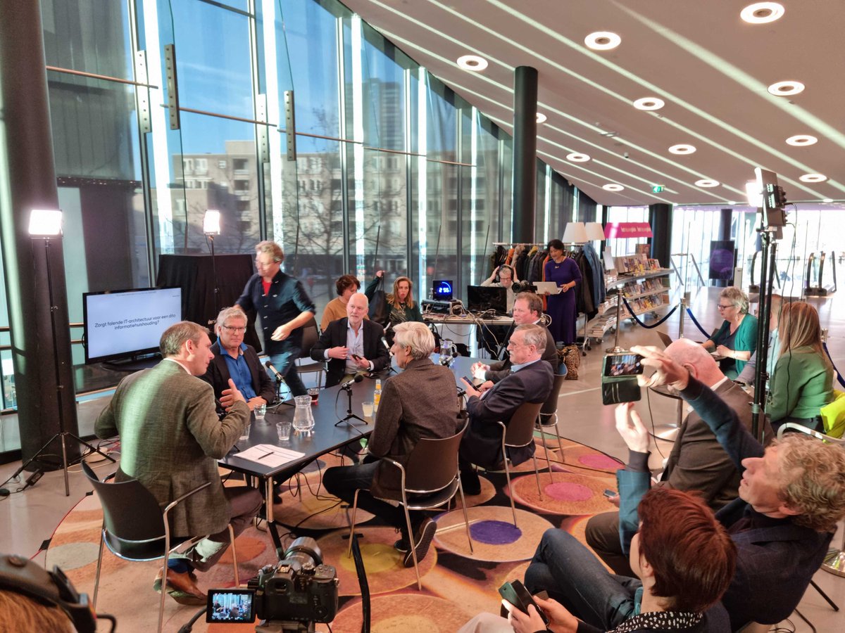 openstandaarden's tweet photo. Een werkende IT-infrastructuur met vertrouwen in elkaars vakmanschap op alweer de 5e keukentafelsessiehttps://www.informatiehuishouding.nl/over-informatie-gesproken/activiteiten/2022/11/24/keukentafelsessie-5@DigitalOverheid @iBestuur @MinBZK @VNGRealisatie @Rijkswaterstaat @ICTU https://t.co/r2ssP1DJId