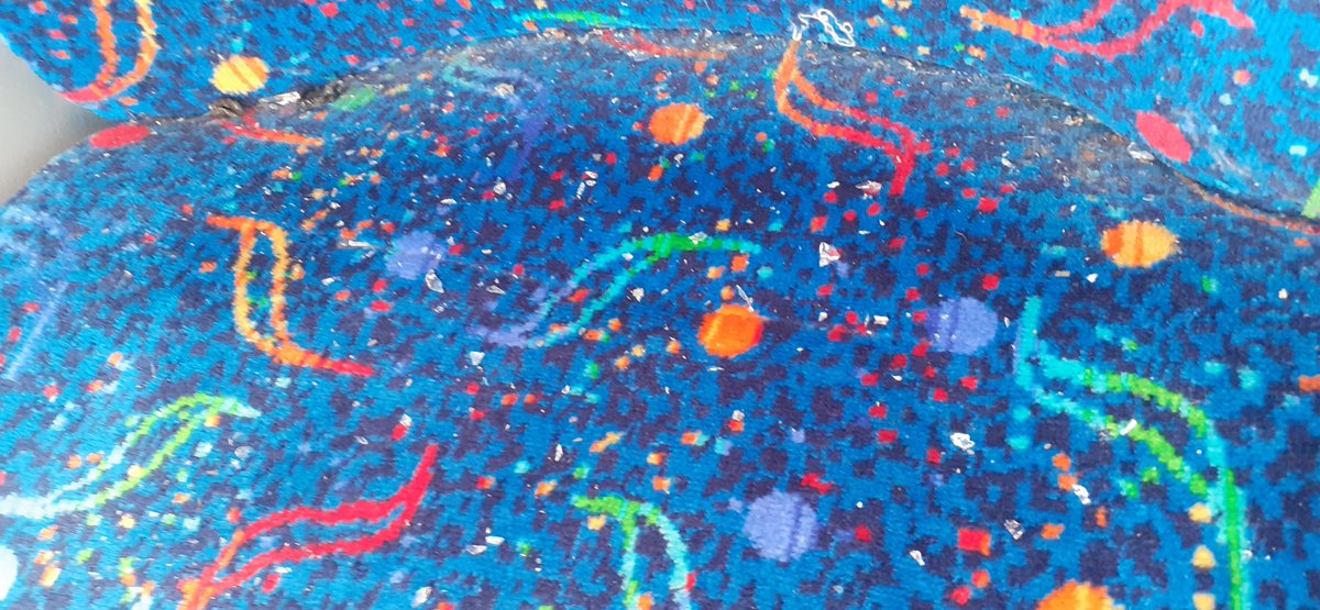 Loads of glass left on Dublin bus this morning I'm after cutting myself off of👍