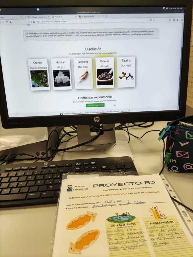 LabsLandEs's tweet photo. @fecyt y @deusto ponen en marcha una nueva edición del proyecto R3 (https://t.co/HHHmbfnMlE) para el fomento de vocaciones científicas en las áreas rurales. Coordinados por @zubia232, más de 40 centros acceden a experimentos remotos a través de @LabsLandEs. https://t.co/3z6WH5conk