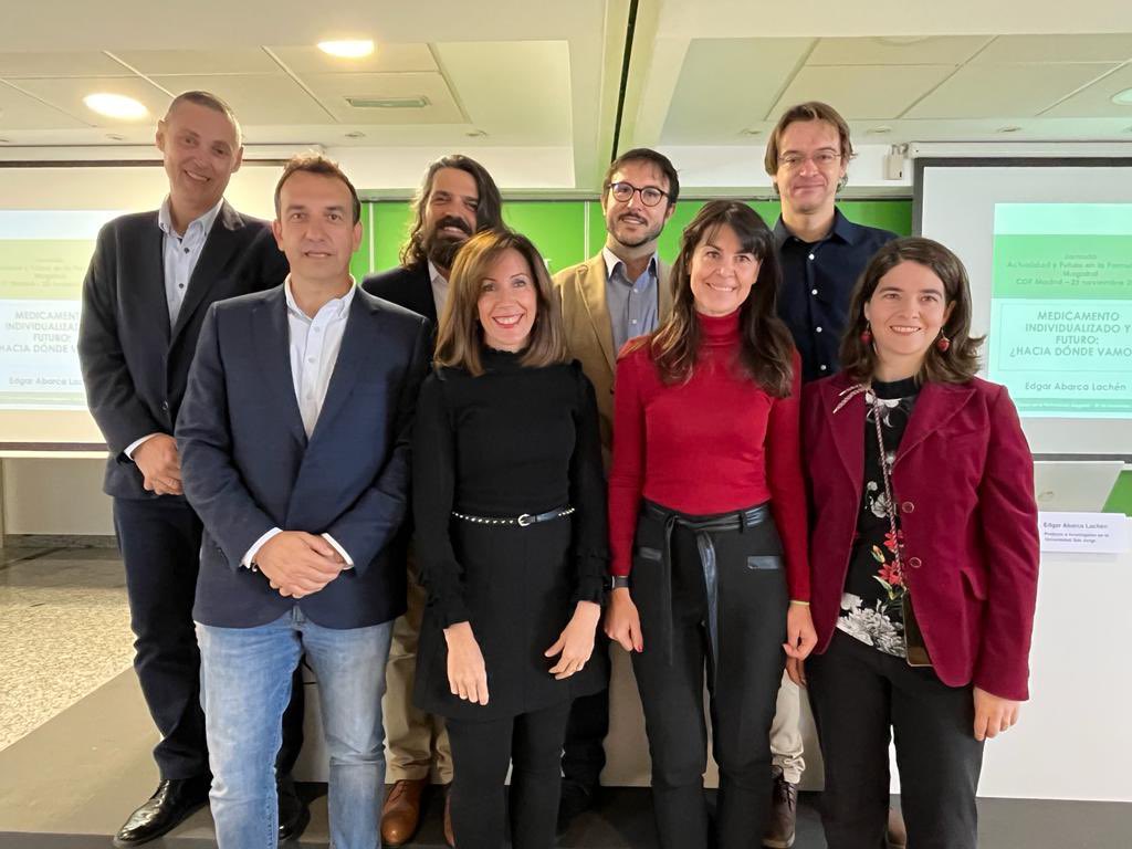 COFMadrid's tweet photo. .@Elenaboticaria, da la bienvenida a los asistentes y presenta a @EdgarALachen, profesor e investigador de la Universidad San Jorge. “La #formulaciónmagistral tiene un futuro prometedor, el medicamento individualizado supone una solución para muchos huecos”. https://t.co/BVb3GXgSmm