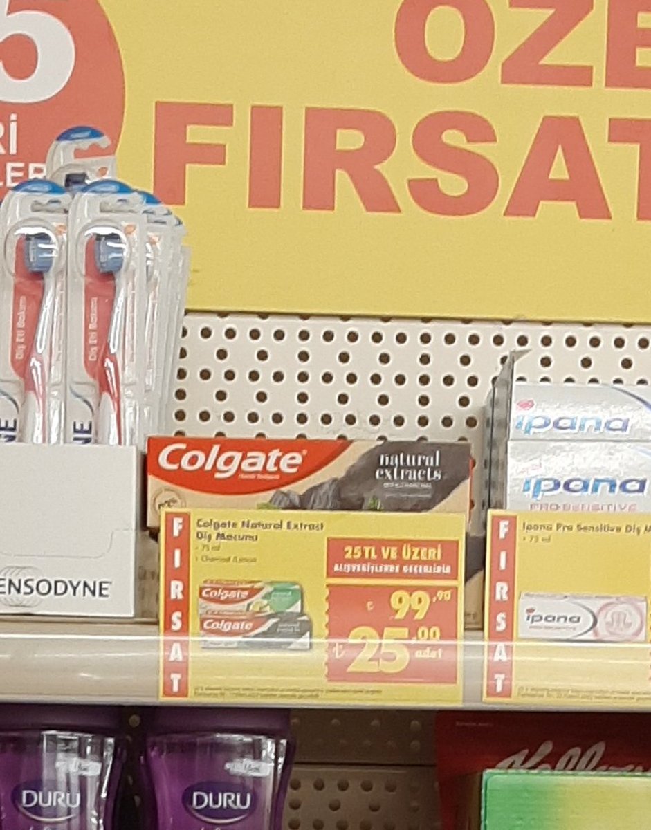 Musaozsoy's tweet photo. Bakın üç harfli marketler insanları nasıl sömürüyor! "Özel Fırsatlar" reyonunda satış fiyatı 99₺ beyan edilen Colgate Natural Extracts ürünü sözde indirimli olarak 25₺'ye satılıyor.
Aynı ürün farklı bir markette ise 14,9₺'den indirimli olarak 9,99₺'ye satılıyor.
@ticaret https://t.co/Hmik6T6dFy