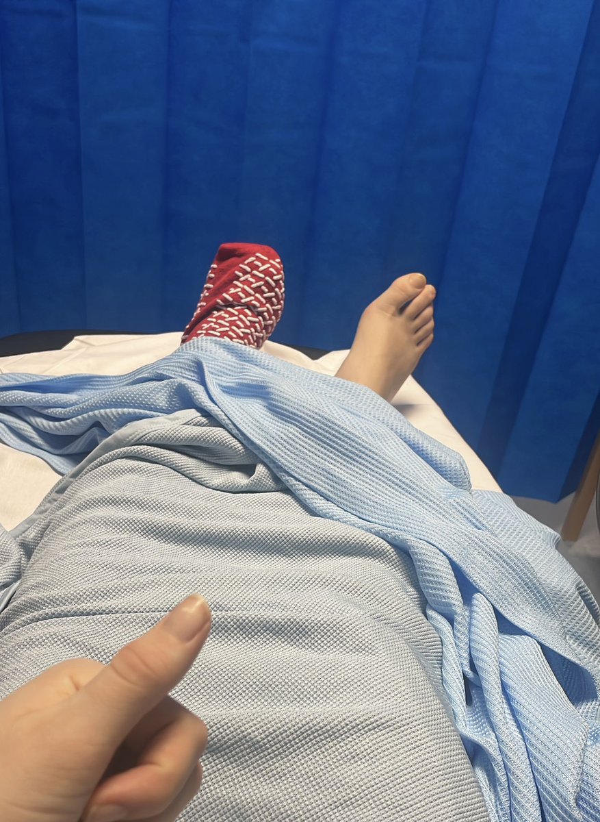 eloiser44283796's tweet photo. After rupturing my ACL, and tearing my lateral meniscus and MCL in September pre season, reconstructive surgery is done and dusted. Thank you for the continual support of my sponsor @STXFH and the ladies, coaches and team physio @HolcombeHC over the past few months! Rehab next 🥳 https://t.co/w7IBlxU2O9