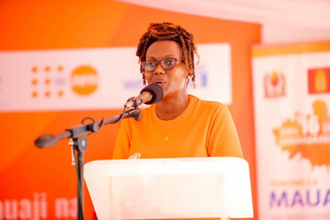 JumaMsonde's tweet image. Bi. @AnnaKulayaMkurugenzi mtendaji wa @WiLDAFTz akitoa historia ya uzinduzi wa siku 16 za kupinga Ukatili, ambayo inaadhimishwa leo Duniani kote.

#PingaUkatiliOkoaMaisha
#16DaysOfActivism