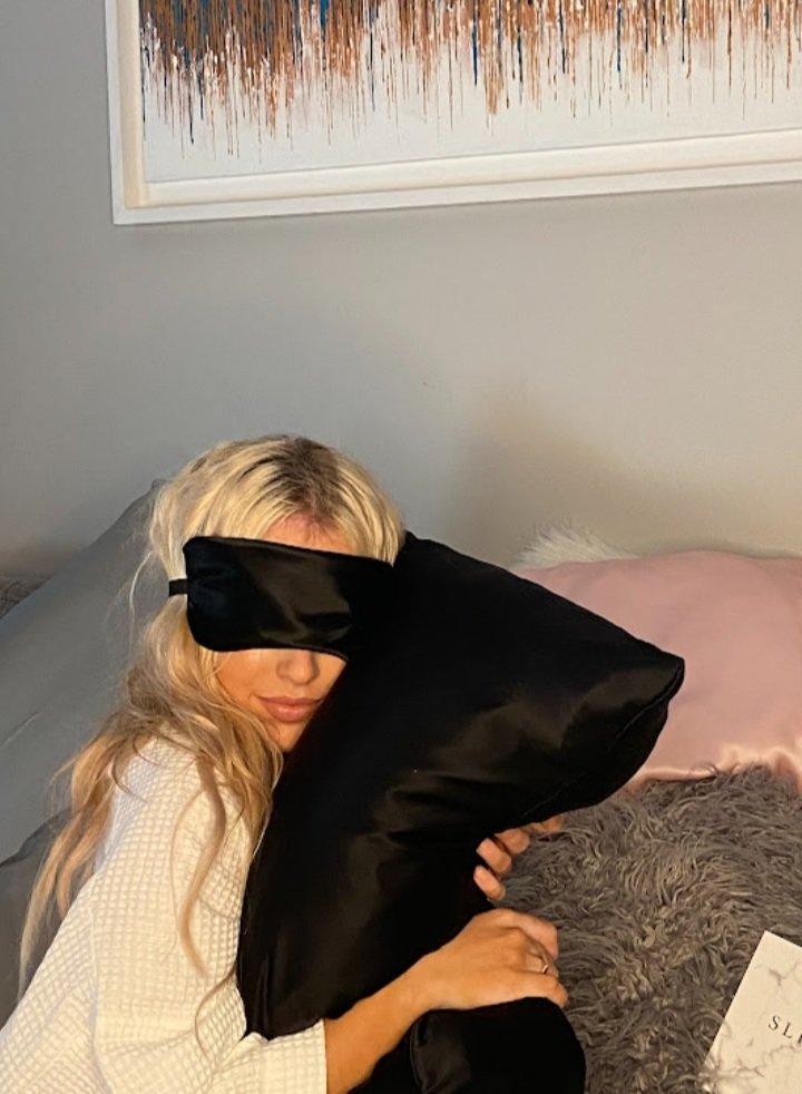 MaskeradeByRo's tweet photo. GOOD MORNING TWITTERERS❤
#BlackFriday #shoplocal #clicklocal #irishgifts
#drumcondra #beauty
Use code BLACKFRIDAY to get yourself 15% off all my Silk pillowcases and Eyemasks for one week only! Treat someone you LOVE to an Irishmade gift. Thank you
https://t.co/tlbH4NpVSC https://t.co/ti8rLAWVcc