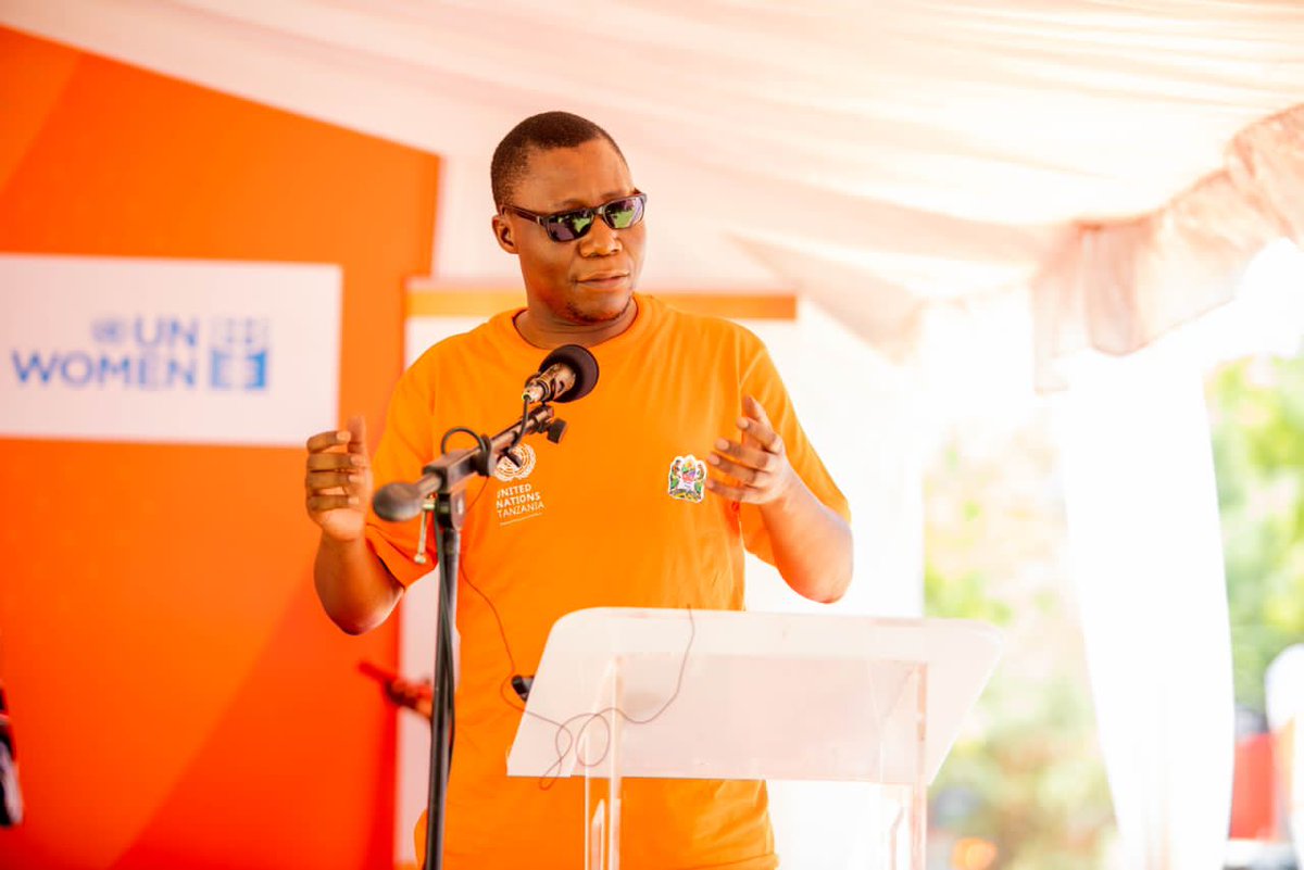 JumaMsonde's tweet image. "Mikakati  yote haiwezekani bila kuishirikisha jamii lazima tushirikiane na wadau wote kuhakikisha mpango mkakati wa kutokomeza ukatili unatekelezwa kwa vitendo Nchini." Amoni Mpanju - Naibu Katibu Mkuu @maendeleoyajami. 

@WiLDAFTz

#PingaUkatiliOkoaMaisha #16DaysOfActivism