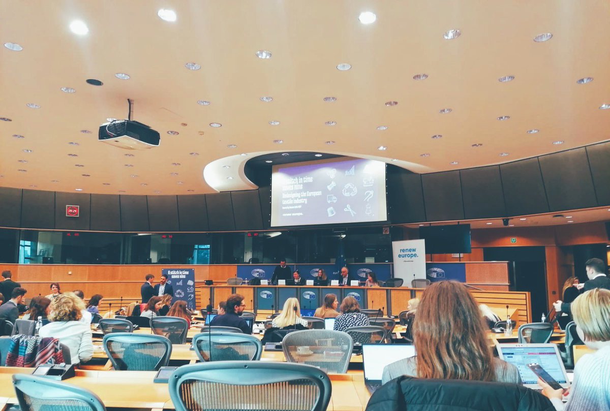 Breakfast debate in the <a href="/Europarl_EN/">European Parliament</a> - Redesigning the European textile industry🧵

🧶 Ensuring that all textile products placed on the EU market are #recyclable and recycled by 2030!

A great initiative by <a href="/susanasolisp/">Susana Solís</a> on the EU strategy for #sustainable &amp; circular #textiles👏