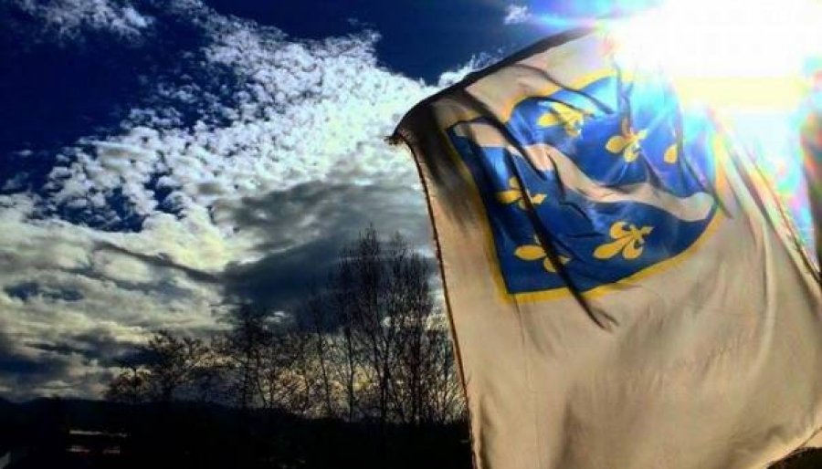 AiSaPoRcIc's tweet photo. JEDNA I JEDINA 🇧🇦⚜️ #BosnaiHercegovina #dandrzavnosti #prkosna #ponosna https://t.co/zc1Md23Imn