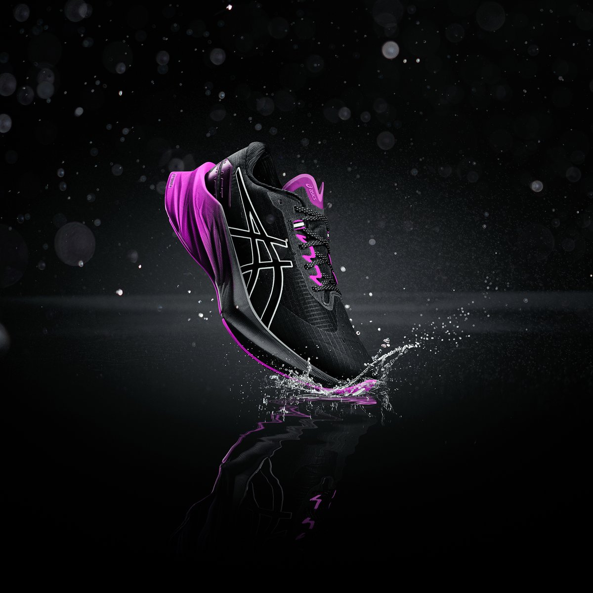 ASICS_India's tweet photo. Embrace unpleasant weather in reflective, all-weather running shoes from the Winter LITE-SHOW™ Collection. More info via link: https://t.co/Ifrcz2x60B
#ASICSLiteShow #ASICSIN https://t.co/csdPJvPU3O