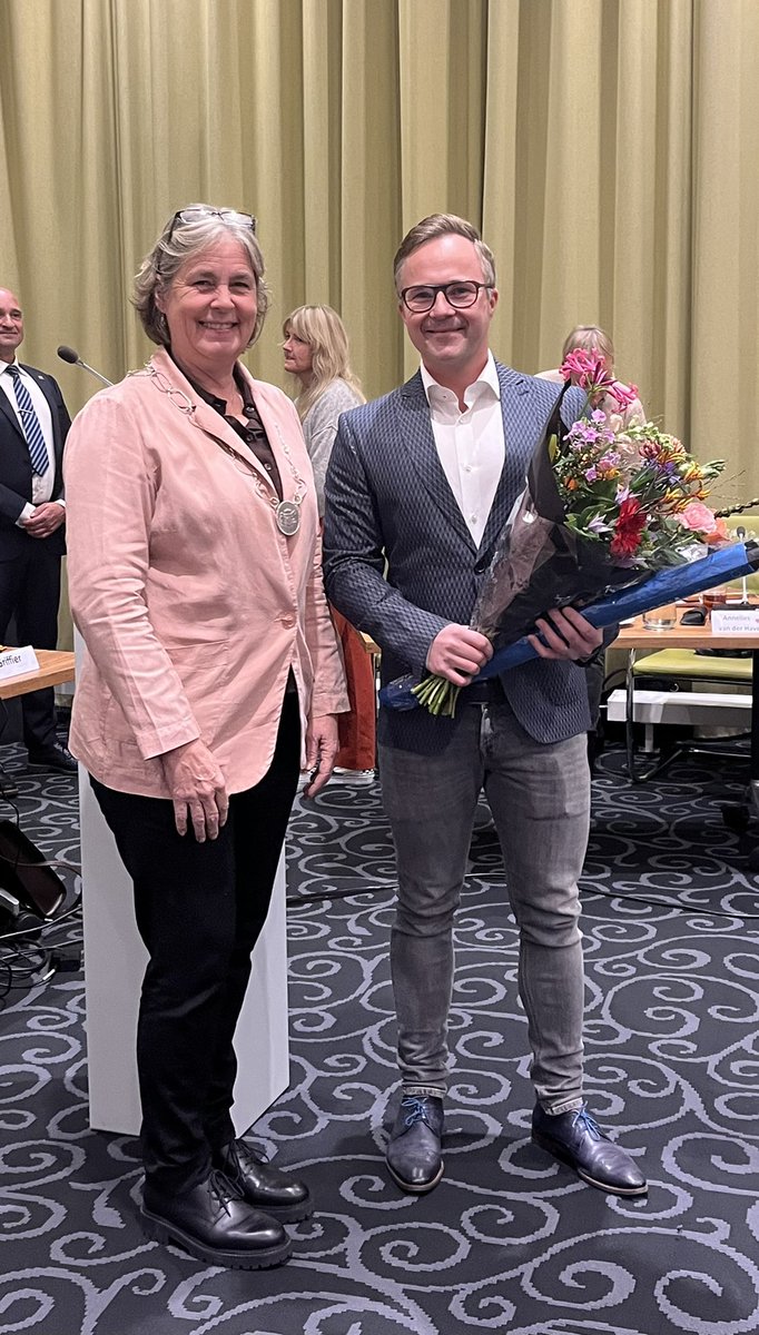Gisteravond werd <a href="/hansboudewijn/">Hans Boudewijn</a> geïnstalleerd als raadslid voor <a href="/Heemstede/">Gemeente Heemstede</a> namens <a href="/VVD_Heemstede/">Heemsteedse VVD</a>. Welkom Hans!