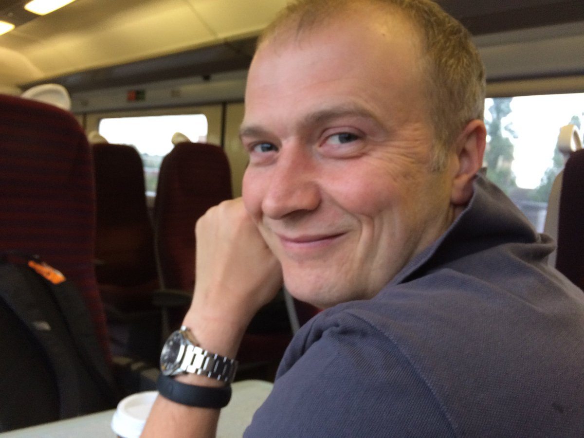 zoeconway1's tweet image. OTD: at 0930 on Nov 25, 2015 - my husband, the civil servant, Chris Martin died of the cancer sarcoma @Sarcoma_UK