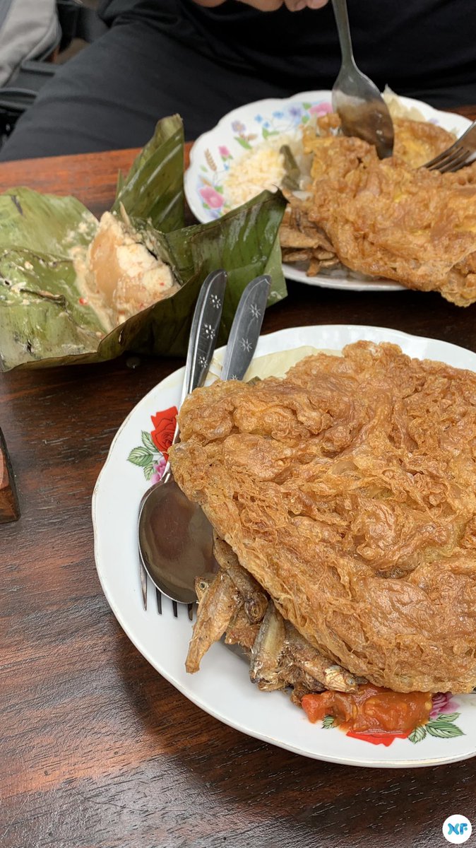 Oyi tolong info warung/rumah makan di malang yg jual endog dadar sing kemripik koyok ngene 😔🙏🏼 ini pas aku di pandaan, saiki pengen maneh mosok kudu otw pandaan sek 😞 trims