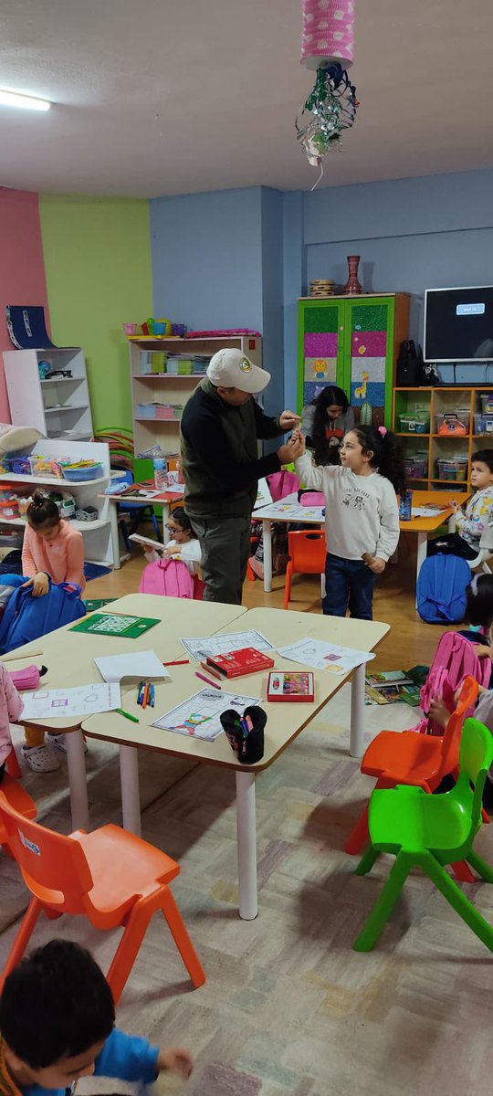 OrmanUrfa's tweet photo. 24 Kasım Öğretmenler günü anısına Viranşehir ilçesi Zübeyde Hanım Anaokulunda Öğretmen ve öğrenciler ile Fidan dikim etkinliği yapıldı ve öğrencilere okul çantası hediye edildi. https://t.co/kKGJVXoZYI