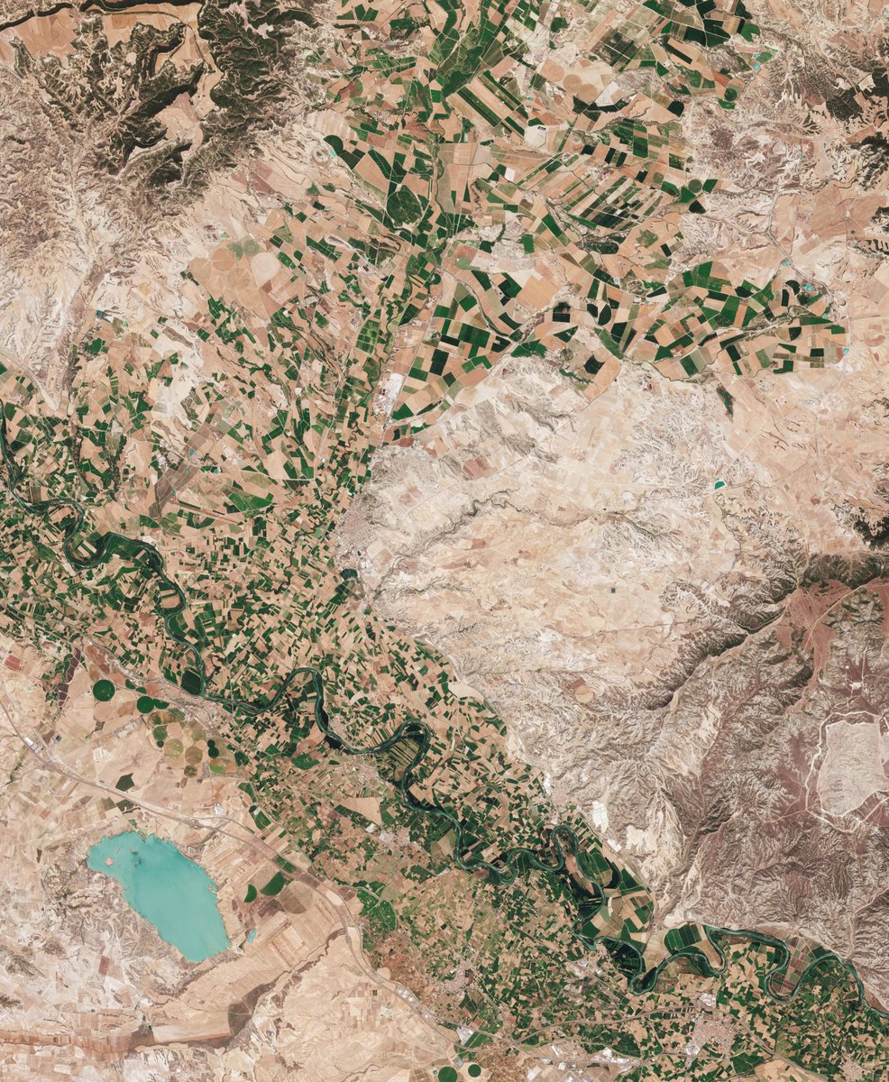 ESA_EarthOnline's tweet photo. The province of #Zaragoza, in northeast #Spain, is featured in this image captured by the #Copernicus #Sentinel2 mission.The #EbroRiver can be seen winding its way through the province from west to east of this acquisition
Watch the Earth from Space video: https://t.co/6BNJ8P5Gun https://t.co/ZYSo4h0kzo