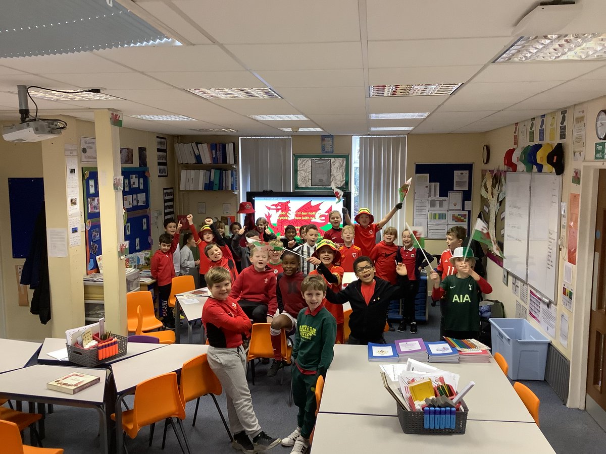 STBPrm's tweet photo. C’MON CYMRU!!! We are all ready to cheer you on in BL3 with our bucket hats and flags at the ready 🏴󠁧󠁢󠁷󠁬󠁳󠁿❤️ Pob lwc  @fawales !!!  🐉 https://t.co/ptXTVGOqWU