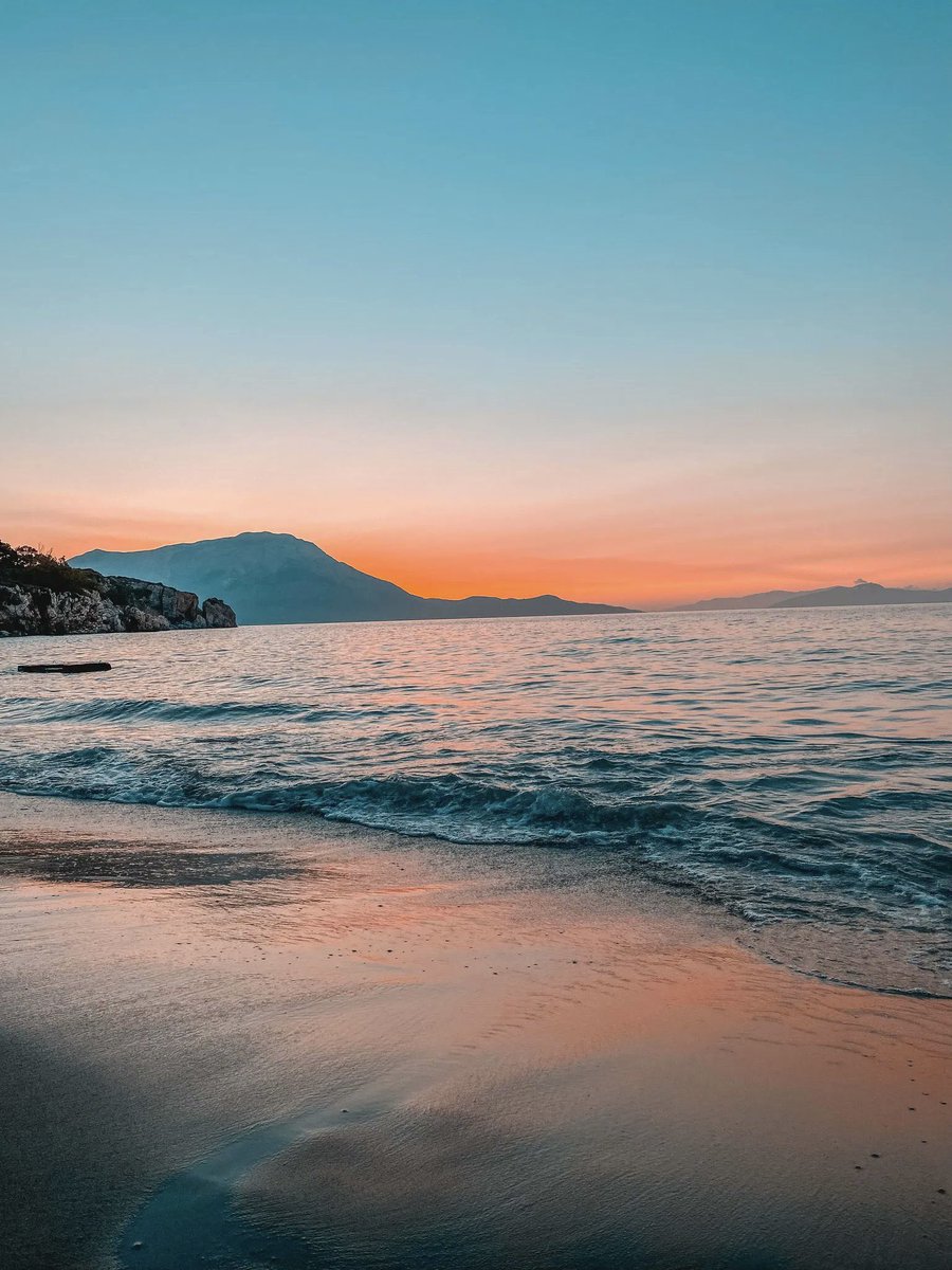 walks by the ocean 🌊