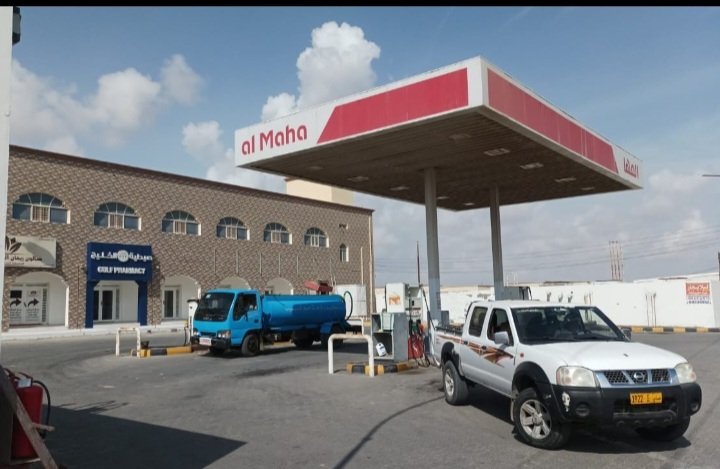 #هل عجزت بنوك السلطنة  رغم أرباح بعض البنوك بالملايين بأن توفر لمنطقة الرويس في جعلان بني بوعلي والمناطق المجاوره لها  مكينة سحب آلي واحدة، هناك مطالبات سابقة لاحد البنوك المحلية ولا يوجد إهتمام للاسف، الاهالي يقطعون 60  كيلوا مترا إلى مركز الولاية من أجل هذه الخدمة