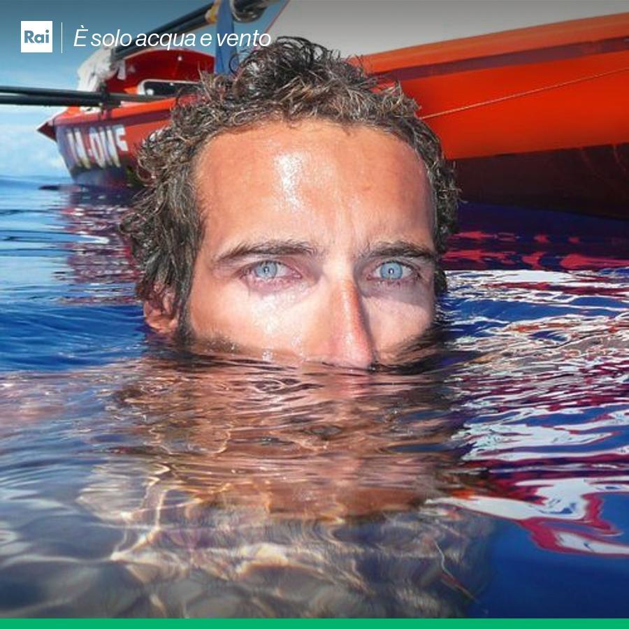 È solo acqua e vento.
Alle 16.05 su #Rai3 
Vita e avventure di <a href="/AlexBellini1/">chicken</a>, che ha attraversato oceani, deserti, ghiacciai e continenti per superare i suoi limiti, illuminare le sue ombre e cercare una strada possibile oltre le insidie della condizione umana.
<a href="/lucarosini2/">Luca Rosini</a>.