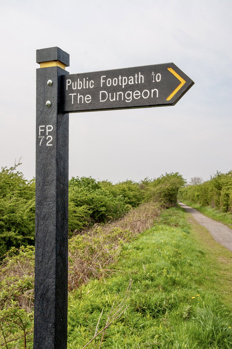 ridesnapwrite's tweet photo. There’s a choice of ways to The Dungeon. #wirralway #fingerpostfriday https://t.co/LuZiB2TH80