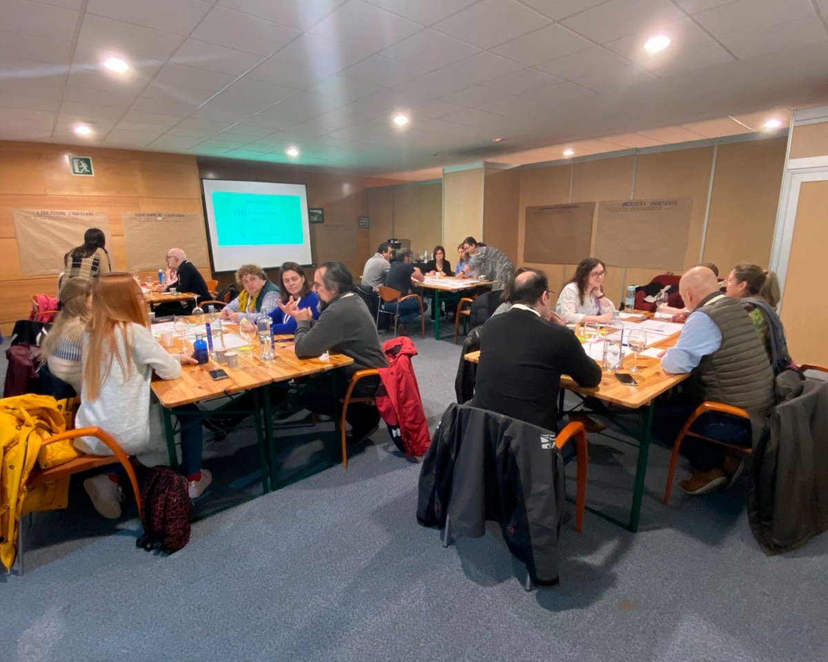 rr_fundacion's tweet image. llevado a cabo en las instalaciones de la @SemanaVerde de Galicia, en #Silleda 🌿

Previamente, sus compañeras del primer grupo se reunieron en octubre en #LaModaRuralLab con representantes de los agentes involucrados en la gestión forestal,