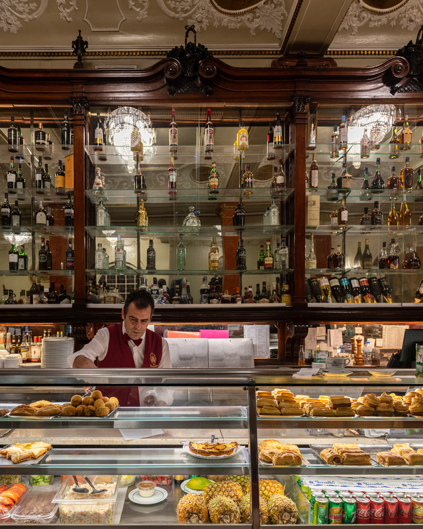 CamaraLisboa's tweet image. Parabéns à  Pastelaria Versailles, que hoje, dia 25 de novembro, completa 100 anos. 
#Lisboa